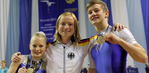 Tim Sebastian und Rosa Löhmann mit Trainerin Ramona Herrmann